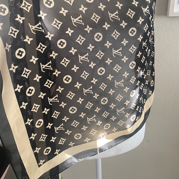 Vintage Louis Vuitton Black Cream Monogram Silk Scarf Authentic - Picture 12 of 12